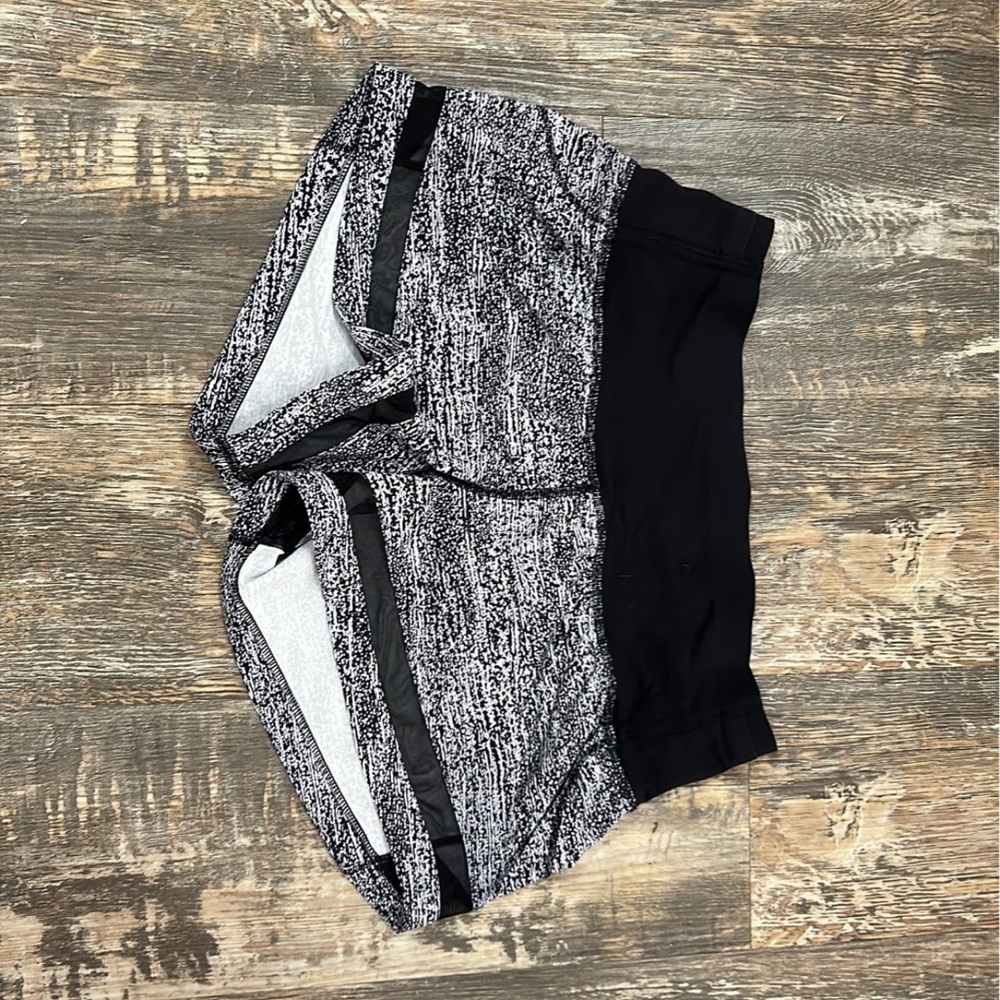 Lululemon shorts size 6